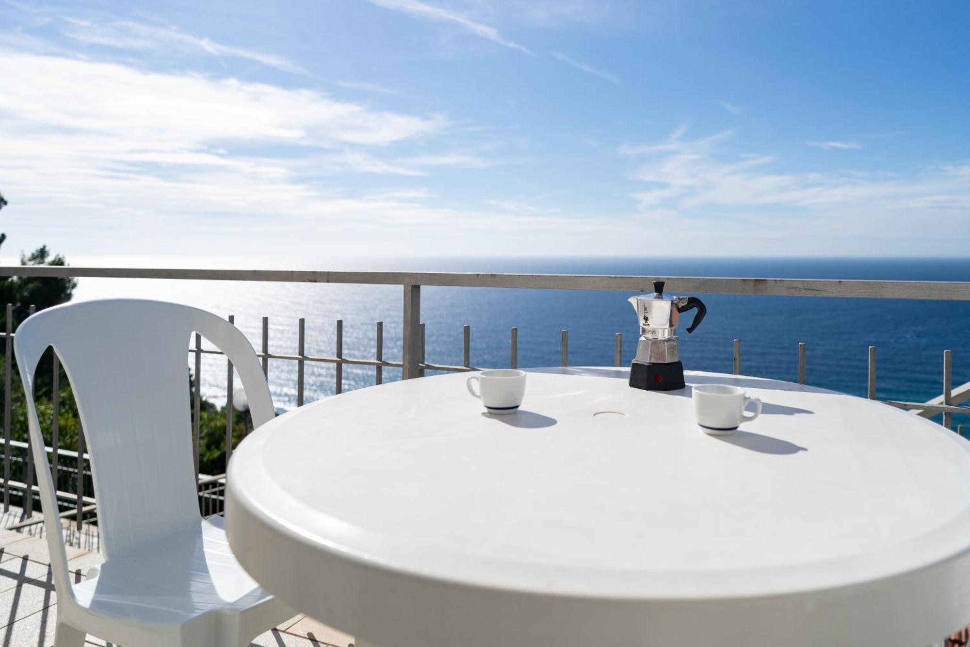 Ferienwohnung Casa Grimaldi - Terrace & Sea View Ventimiglia Exterior foto