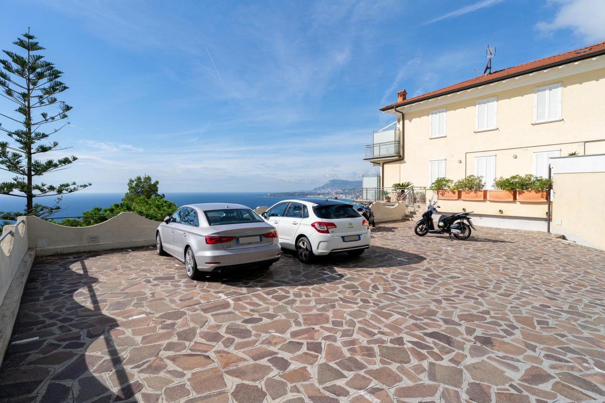 Ferienwohnung Casa Grimaldi - Terrace & Sea View Ventimiglia Exterior foto